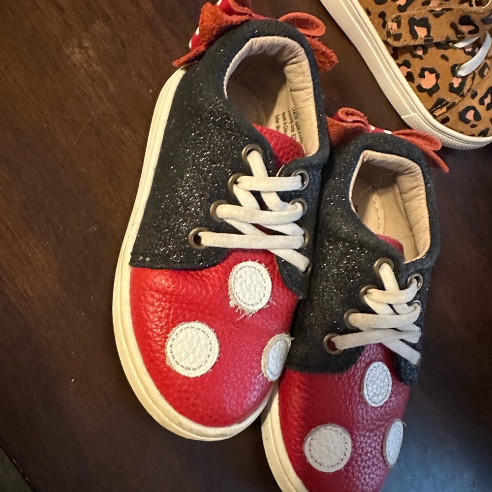 Toddler girls size 5/6 shoes